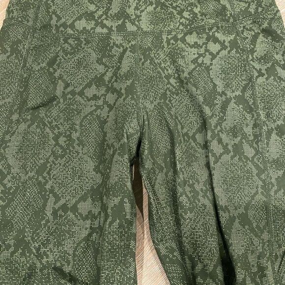 all in motion Women’s snake print athletic leggings 7/8 length | size M - Picture 4 of 4